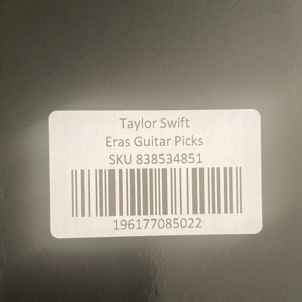 Taylor Swift Guita Picks - Picture 8 of 8